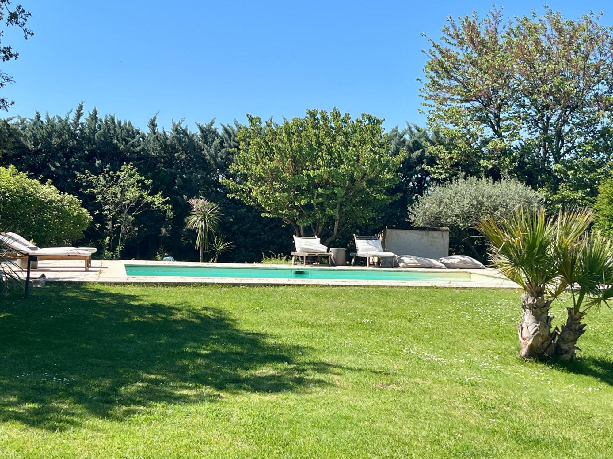 Holiday home Charmante Maisonnette Avec Jardin Et Piscine