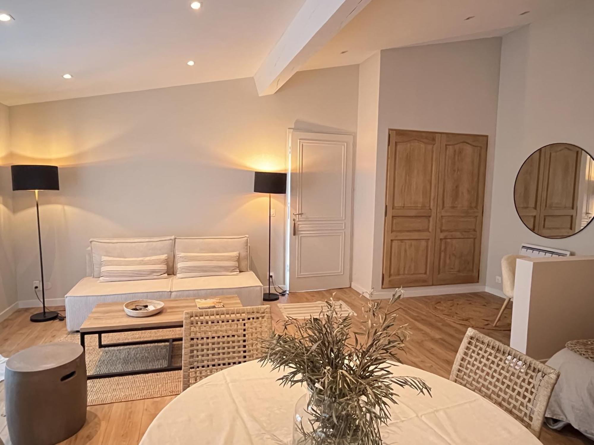 Holiday home Charmante Maisonnette Avec Jardin Et Piscine *